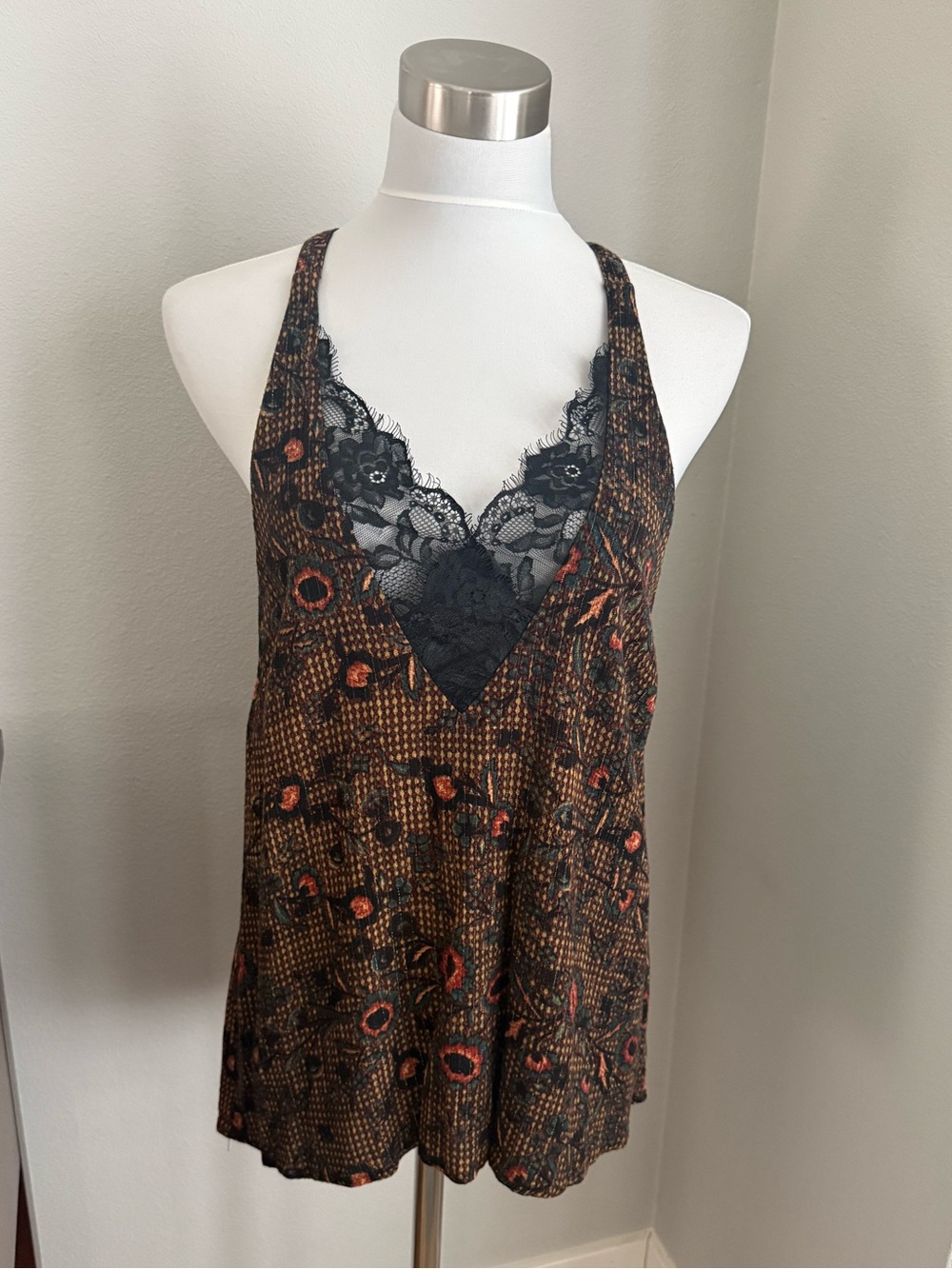 Gimmicks by bke camisole tank